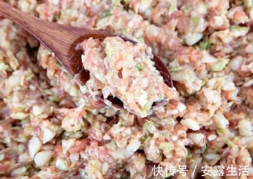 厨娘透露：饺子馅要想好吃，3味料不能少，做出来的饺子鲜嫩多汁