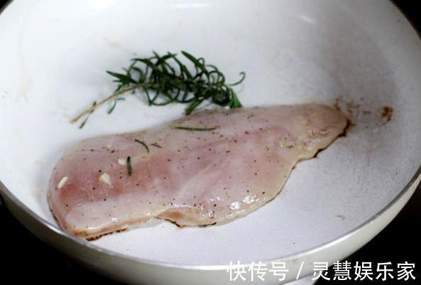 鸡胸肉不够入味教你如何腌制，外焦里嫩特别香