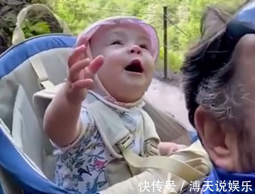 外面的世界|爸爸带娃第一次“看瀑布”,娃的表情亮了,网友满眼都是小星星