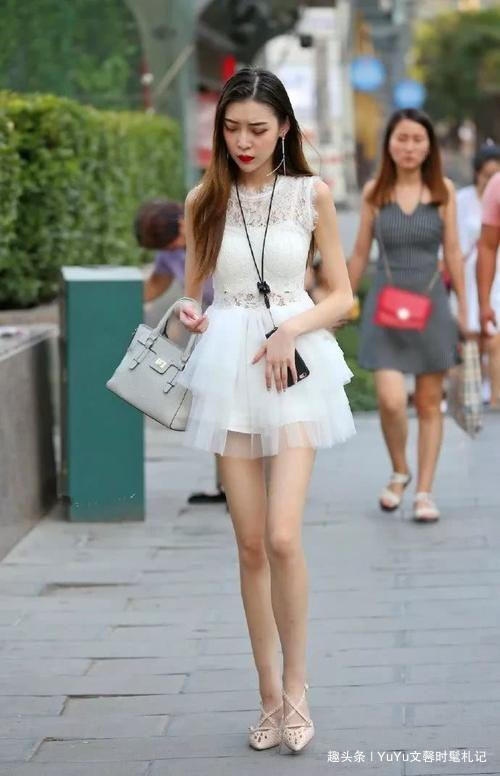 穿搭 连衣裙+高跟鞋过时了!聪明女人早已爱上平底鞋,减龄百搭又舒适