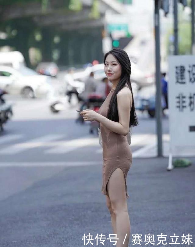 身穿|身穿紧身裙的美女,更显身材,更显气质美