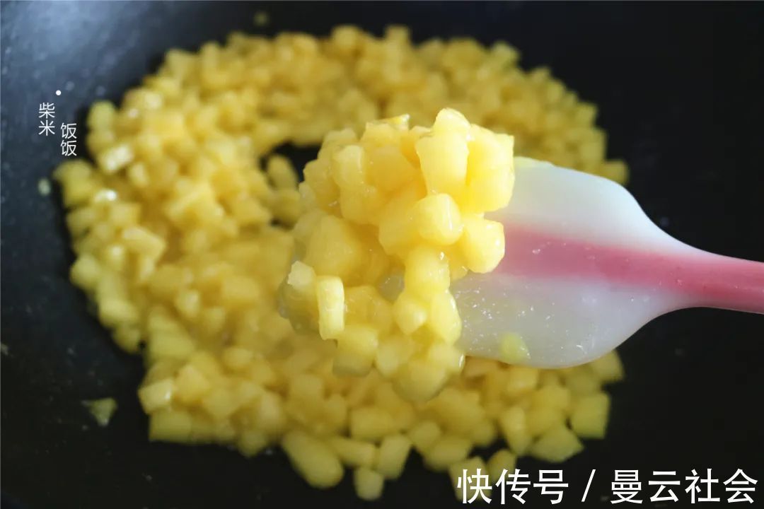 烤盘|苹果换一种吃法，两口一个酥掉渣，孩子特别喜欢，太好吃了