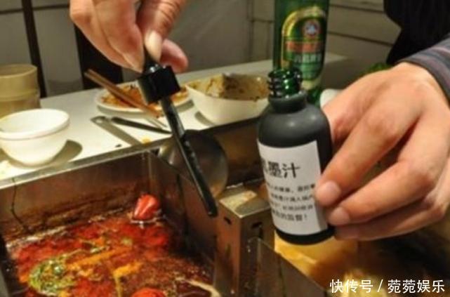  火锅店“倒墨汁”以示清白，其实是障眼法，欺负我没读过书
