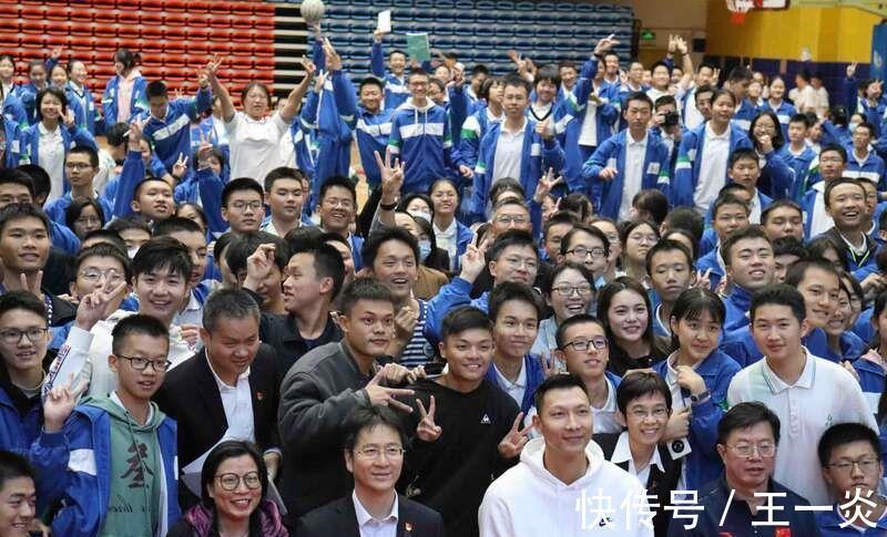 习惯|易建联叮嘱中学生克服惰性 把专注和投入当成一种习惯