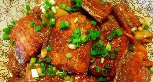带鱼这样做太好吃了,不加生抽酱油,简单易学无腥味,肉嫩味香