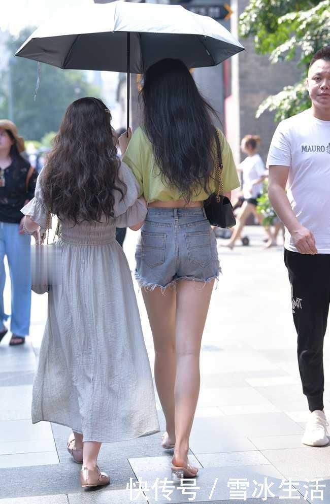 露脐装|腿这么长还穿高跟鞋，这是要把闺蜜甩出“宇宙”吗？