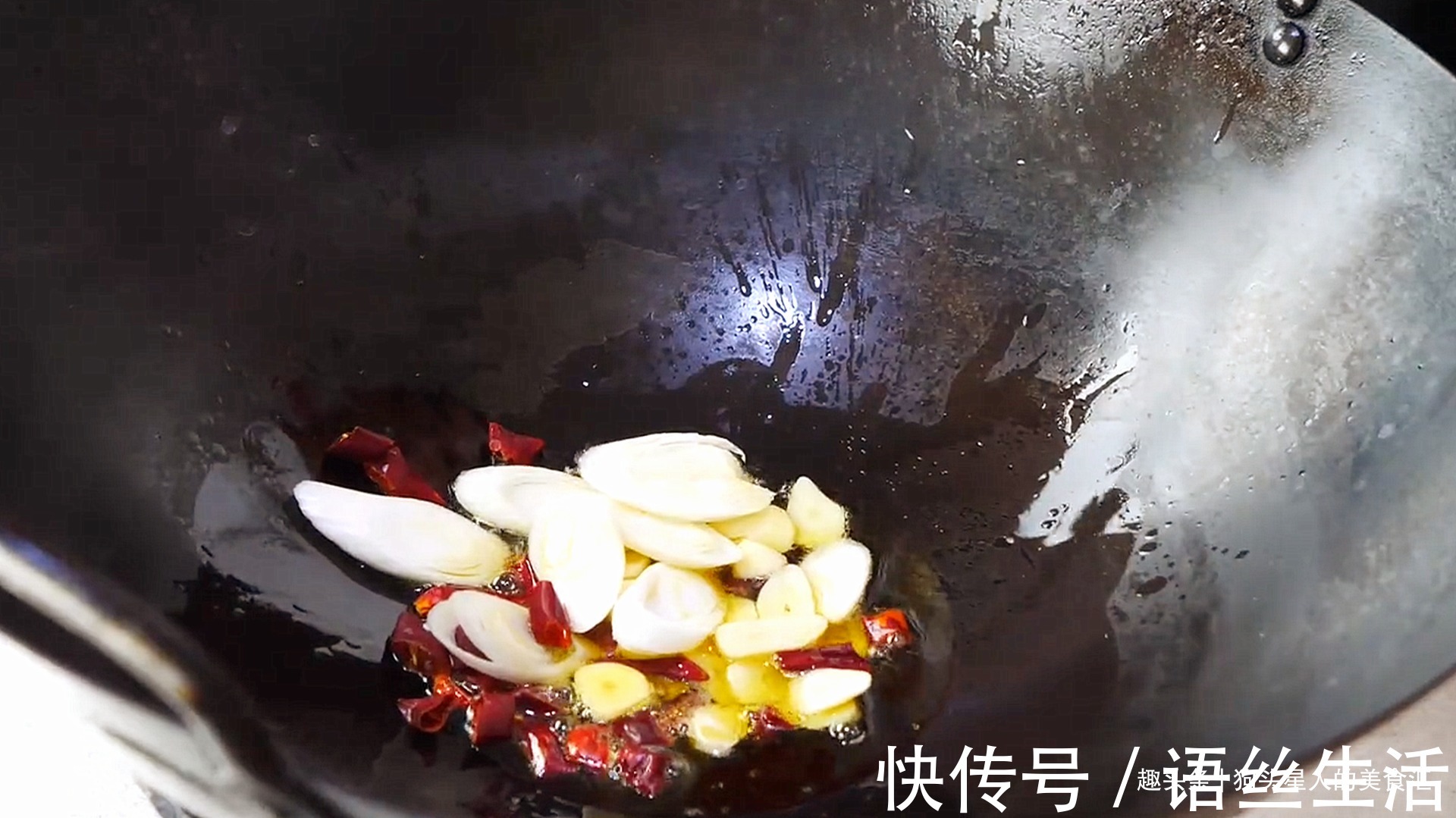 豆腐皮|2张豆腐皮,1把粉条,入锅加水一煮,鲜香味美,出锅连汤汁都不剩