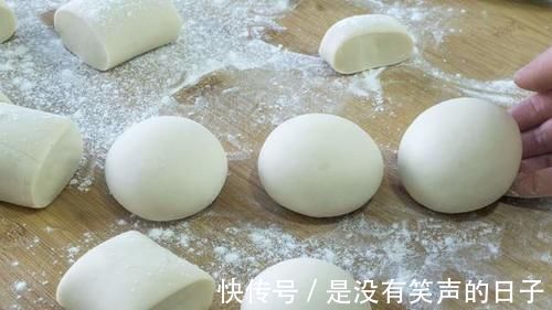 馒头|馒头教你这样做，不用酵母不加水，个个蓬松不塌陷，撕着吃更过瘾
