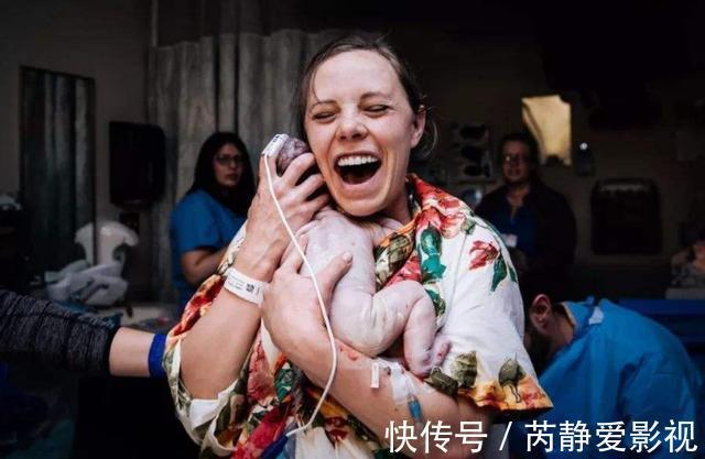 上多胞胎|顺产完三胞胎,孕妈却大喊肚子里还在“动”,医生笑骂宝妈贪心