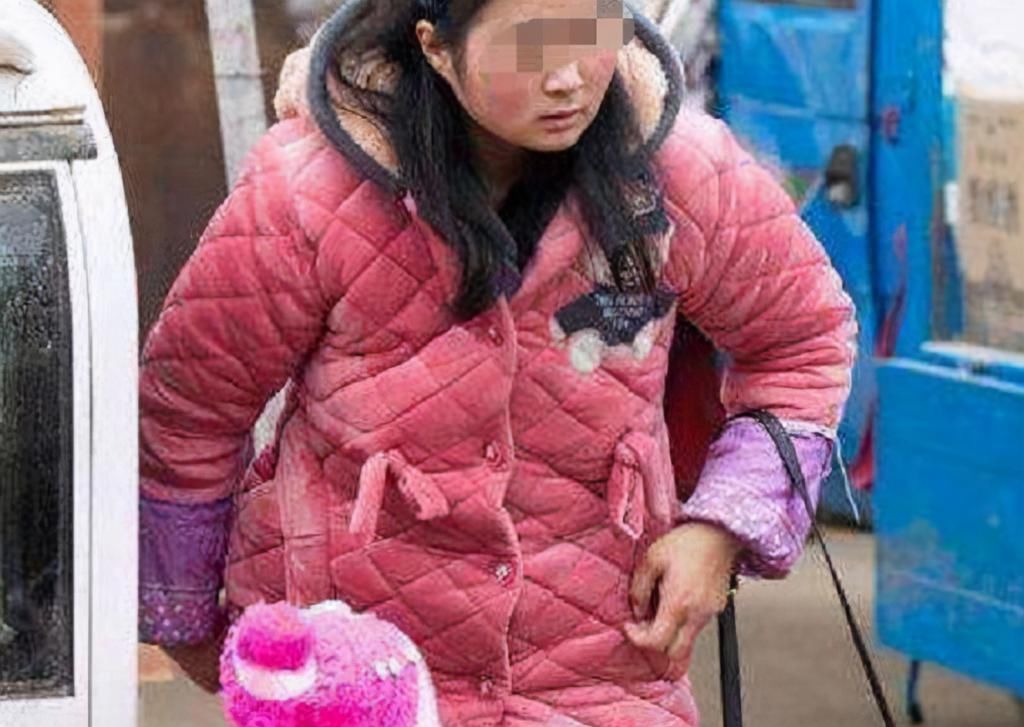 面子|幼儿园门口“睡衣秀”，妈妈花枝招展，求求你给孩子留点“面子”