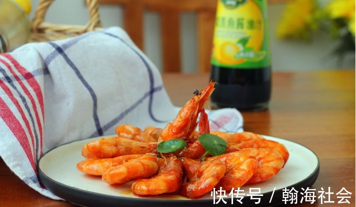 色泽|鲜嫩好吃的红焖大虾，色泽亮丽，鲜嫩微甜，大人小孩都爱吃