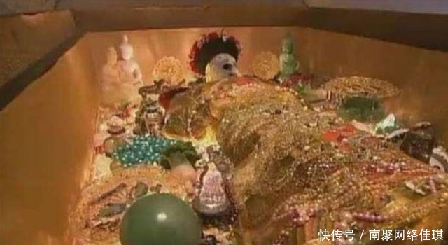 不知|孙殿英盗挖慈禧墓,只拿值钱的,不知真正的无价之宝被扔了