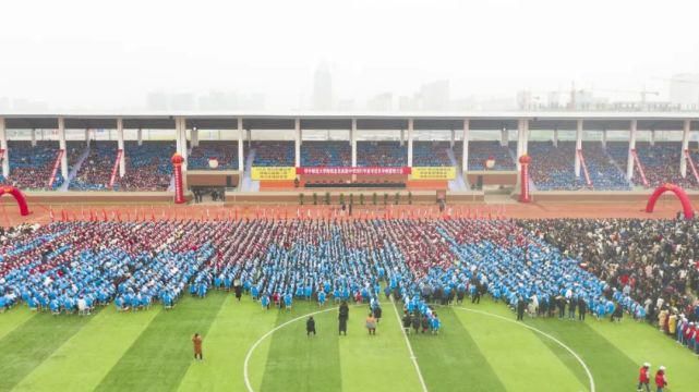 震撼！七千多人共同见证华中师范大学附属息县高级中学这一历史性时刻