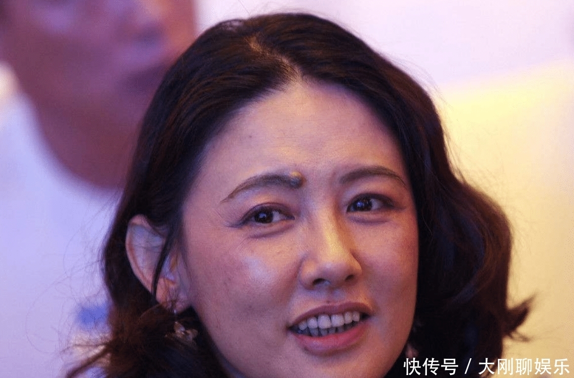 画作|女子携画作去鉴定,专家鉴定为赝品,女子怒道:齐白石是我爷爷