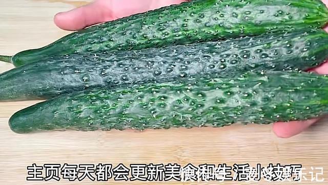 黄瓜|黄瓜打了激素如何辨别,看一眼这个位置就知道,老菜农方法真实用