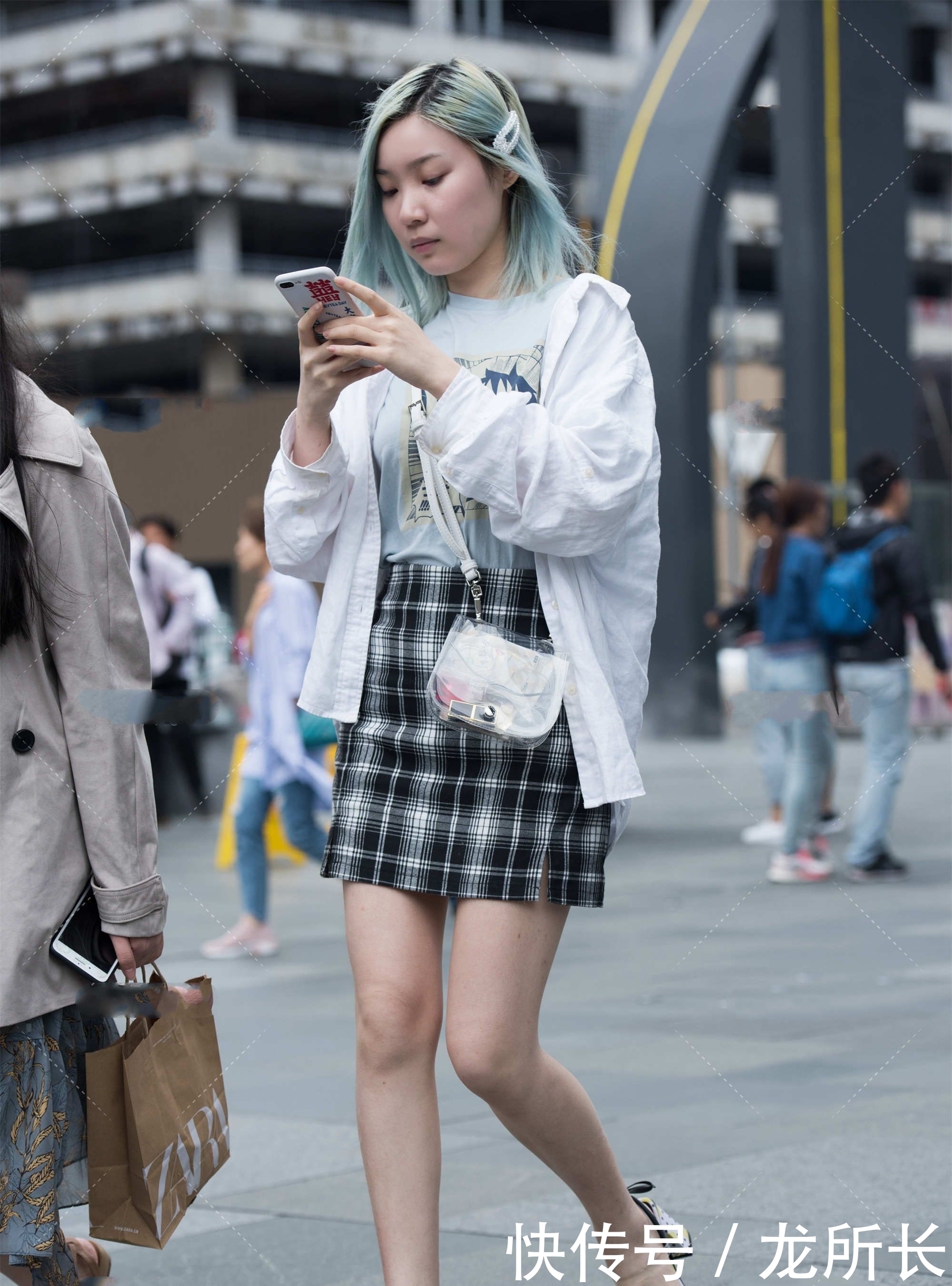 格子裙怎么搭才好看,学会这些技巧,轻松搭出时尚感