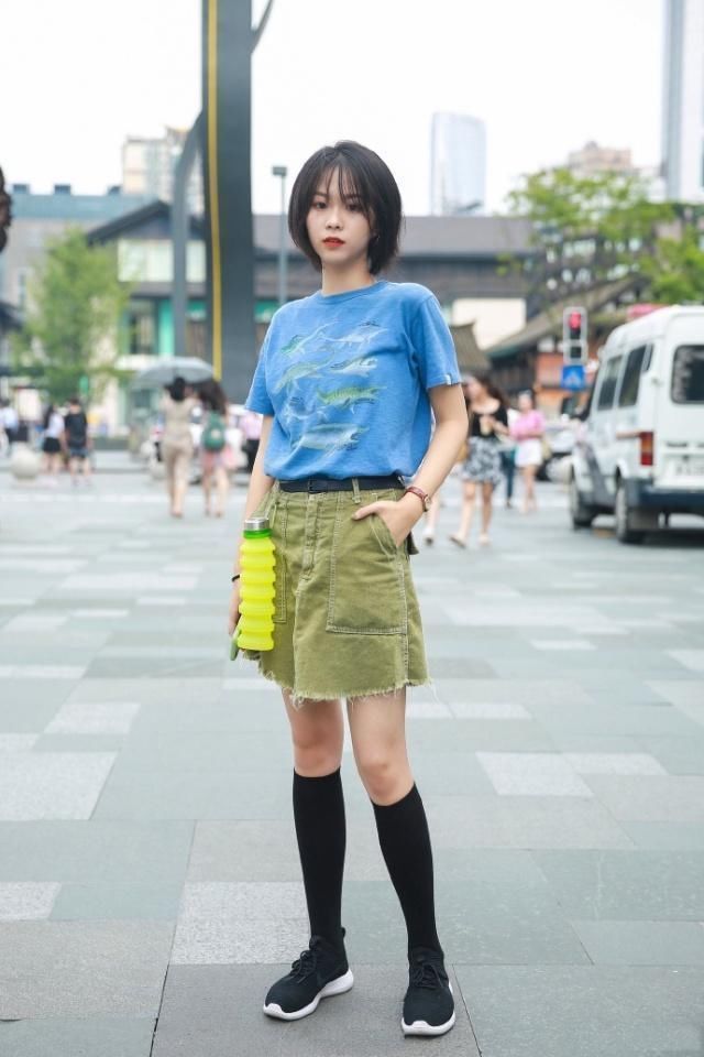 减龄|靓丽多姿的裙子搭配气质减龄，很好的展现女子婀娜的身形