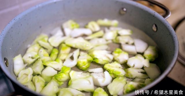 芥菜|这菜北方一般吃不到,南方恨不得天天吃,每次炒一大盘都吃光