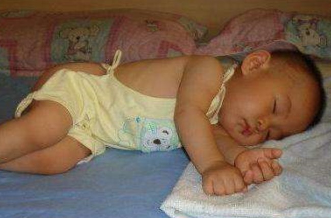 橘子皮|晚上睡觉前,宁可让孩子饿着,也别吃3样东西,咳嗽难发育