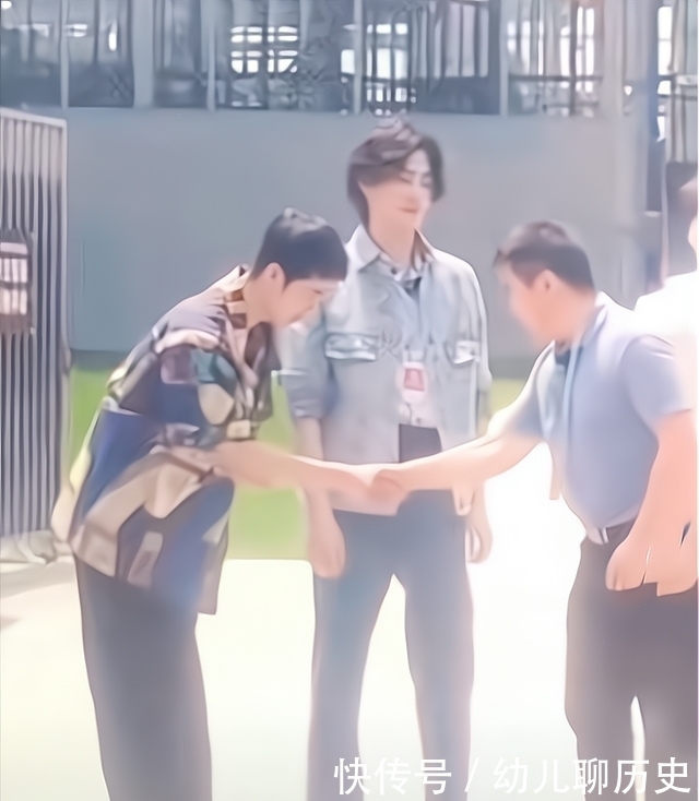 郑云龙|王一博录节目被蚊子“咬惨了”!胳膊上都是包,看到数量粉丝笑了