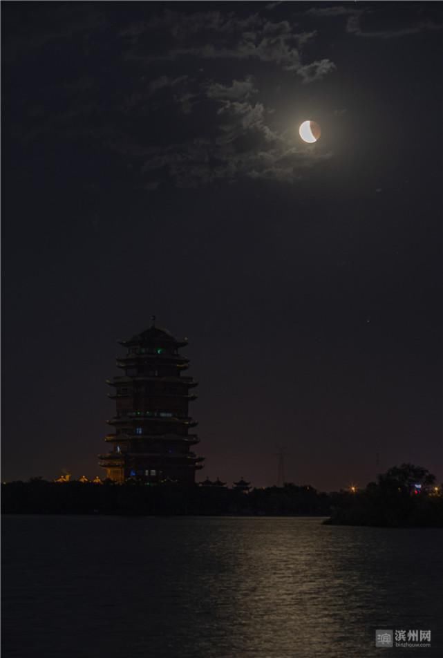 月全食天象奇观 滨州上空精彩上演月全食天象奇观