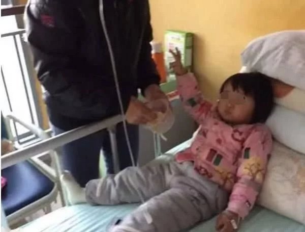 举动|奶奶一个好心的举动,致使宝宝口吐白沫,差点酿成大祸!