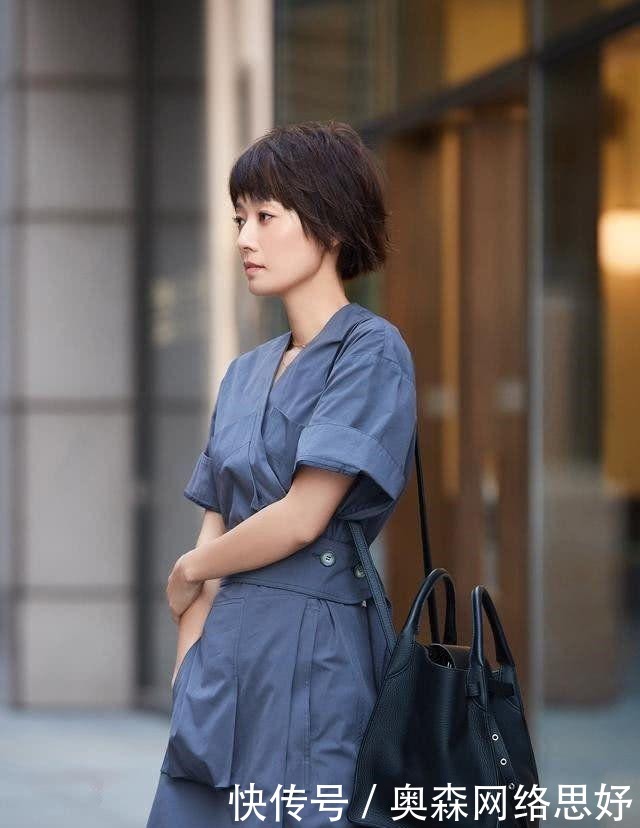 裙子|马伊琍又换新发型,剪利落短发太减龄,衬衫搭高腰裤好随性