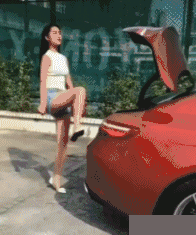 |搞笑GIF:看着都觉得好痛 赶紧喝口饮料压压惊