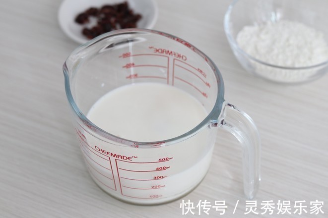 牛奶|孩子不喝奶,担心他会缺钙它是补钙“法宝”,一口吃3都嫌不够