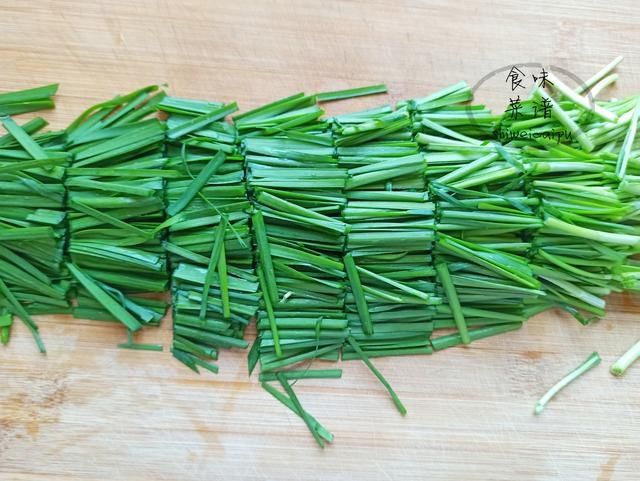 搅拌均匀|韭菜怎么搭配才好吃？分享5种不同的做法，鲜香又美味，老少皆宜