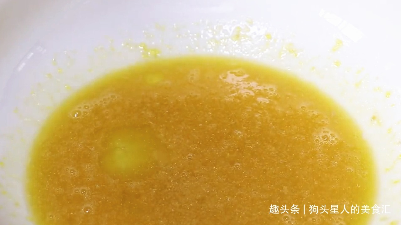 想吃面包不用出去买了,教你在家做,金黄酥脆会拉丝,柔软香甜