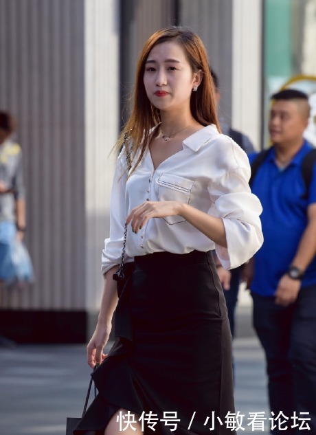 商务|美女袖子一卷,看起来就是个商务美女!