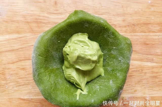 网红糯米糍雪糕，教你在家就能做，软糯香甜，奶味十足，快试试