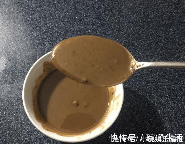 酥脆|想吃烧饼不用买,1碗面粉1碗酱,酥软咸香层次多,一顿10个不够吃