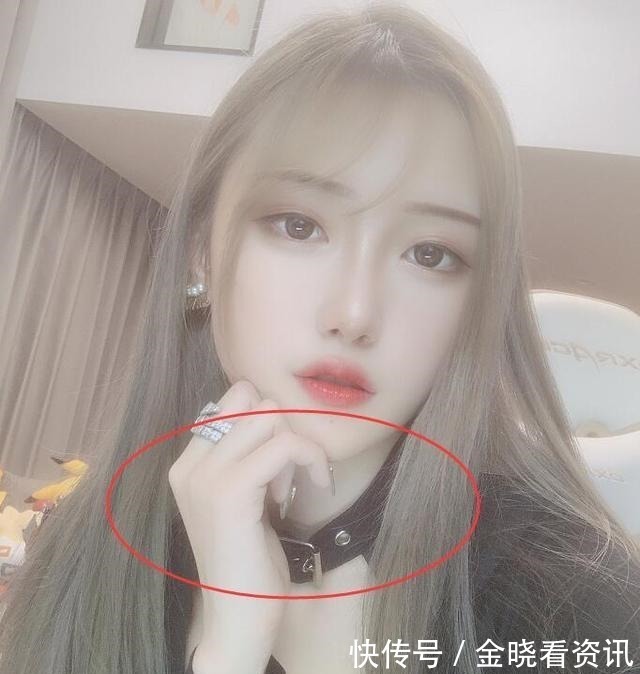 cos|腐团儿晒生活照引围观,脖颈皮带格外醒目,这项圈有何特殊含义