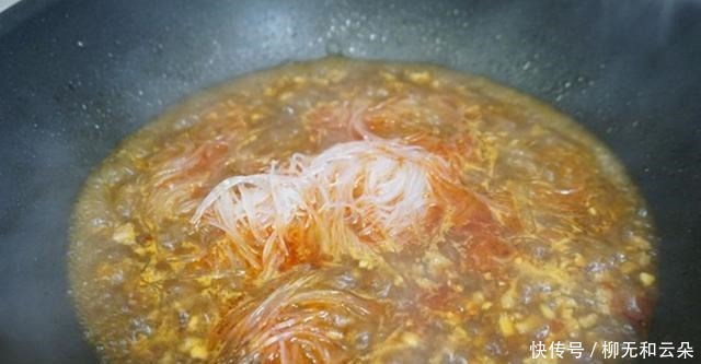 冬天,多让家人吃这菜,好吃还不贵,10元1大盘,鲜香滑嫩丝丝顺