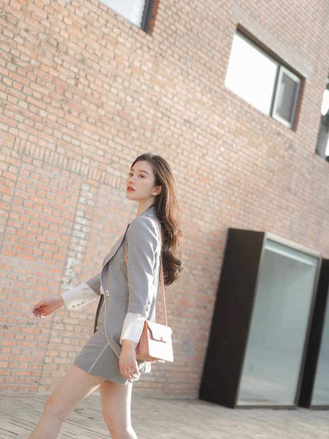 时尚博主|初秋的早期穿搭分享,这几款好看又实用,简约又时尚的气质搭配