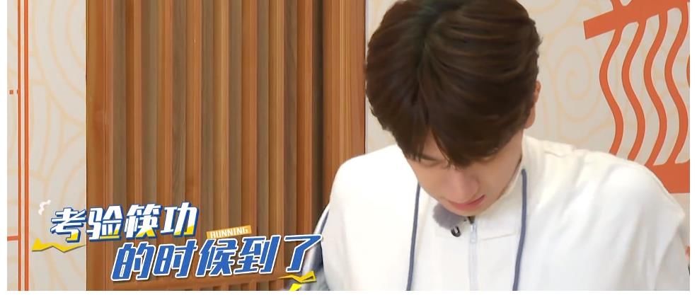 林一夾面，baby貼心抱住腿，陸地夫婦后，跑男終于明白怎么炒cp了