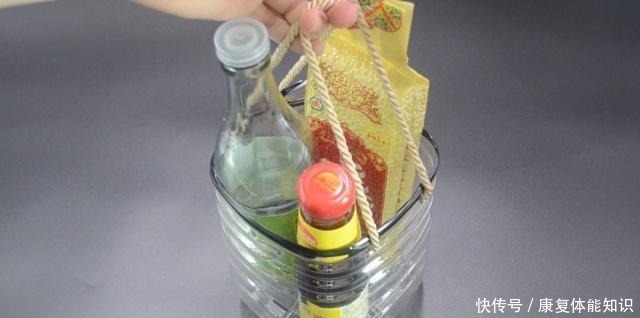 空油桶上穿2根绳子,太聪明了,解决了困扰大家的一大难题,真棒!