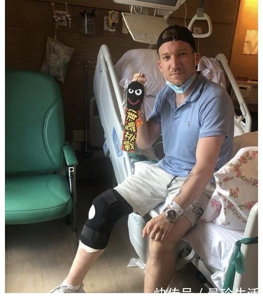 外籍艺人易宇航交不起房租,靠视帝援手,以此来点亮自己的演艺