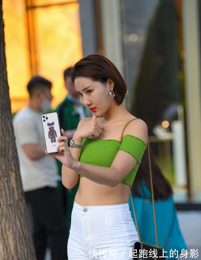 凉爽 微胖小姐姐的夏日穿搭，既清凉又时髦，充满成熟魅力！