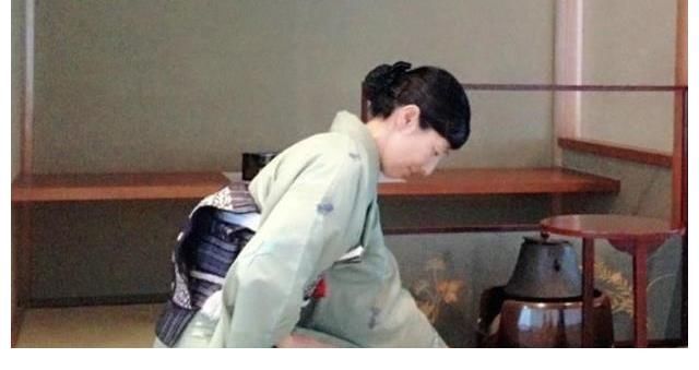 主人家|日本传统的坐姿，似乎就是跪坐在地上，难道跪坐舒服吗？