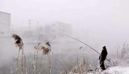 冬季下雪天能钓鱼不？注意这些方式方法，雪再大也能钓到鱼！