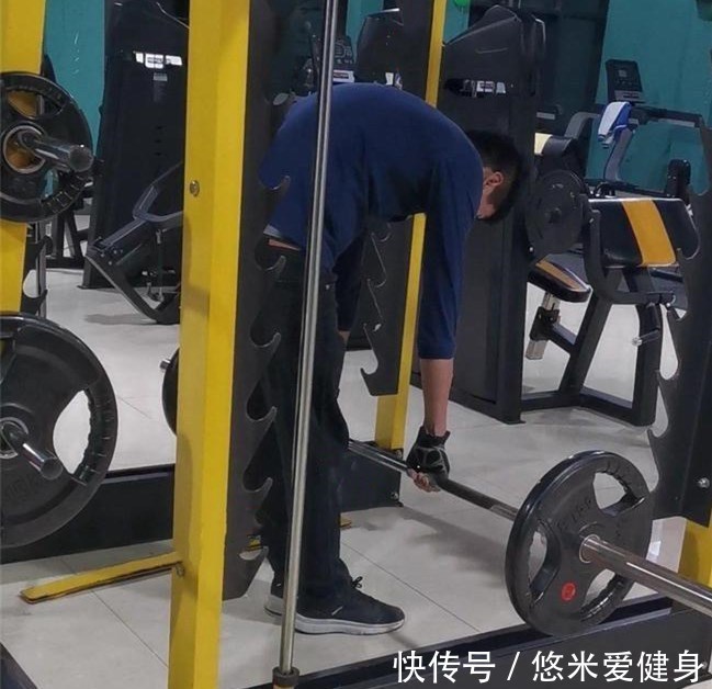 肌群|圆背硬拉——检验新人与高手训练水平的动作,完成大重量更轻松