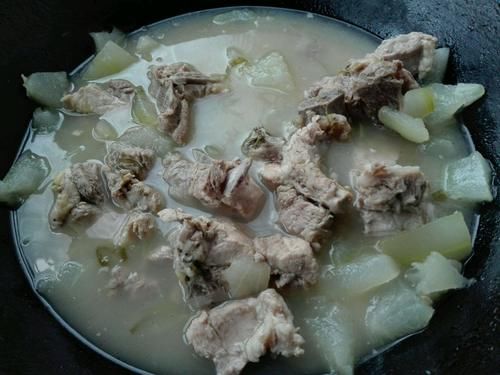 买排骨时，挑“前排”还是“后排”？牢记4不买，谁也不敢忽悠你