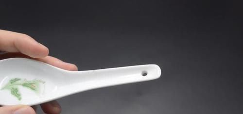 勺子|陶瓷勺子上为什么会有一个小孔,到底有什么作用?看完涨知识了