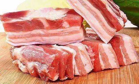 白酒|腌腊肉时，不要只懂抹盐，还要多加两步，腊肉更香，耐放不发霉
