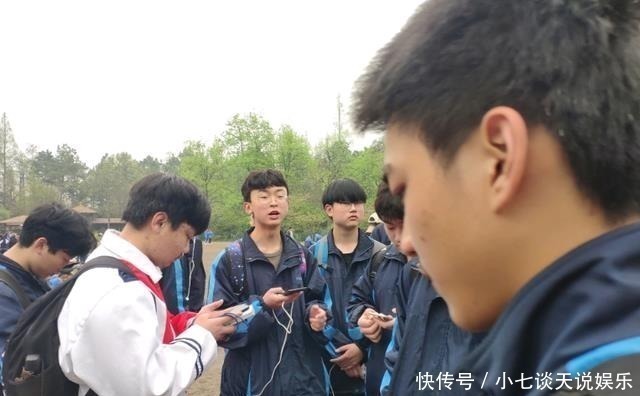 手机|初中生玩手机都看什么?游戏追剧都不重要,这个“网站”成导火索