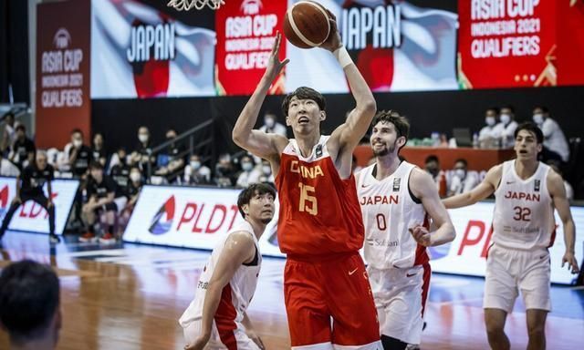 凤凰队|正式出发,周琦赴日本与中国男篮会合,将历经18小时长途飞行