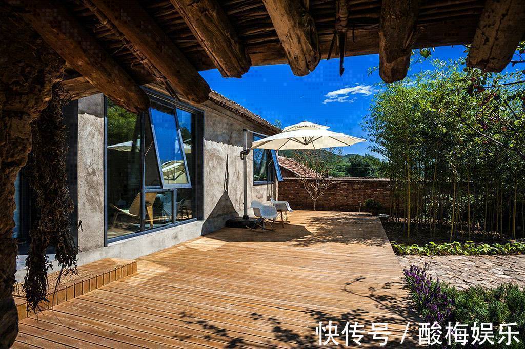 豪宅|2年砸下50万，他将土房改造成豪宅，见到雪中的庭院，我哭了